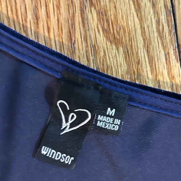 Windsor Velvet Blue Formal Gown - Size M - Picture 4 of 4